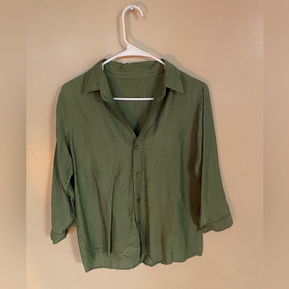 Green button down shirt - Picture 2 of 3